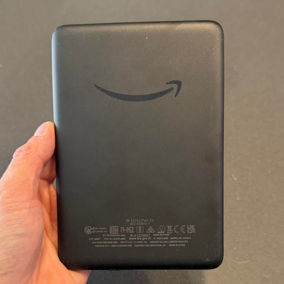 Amazon Kindle - 6” display - Black - with case! - Picture 3 of 6